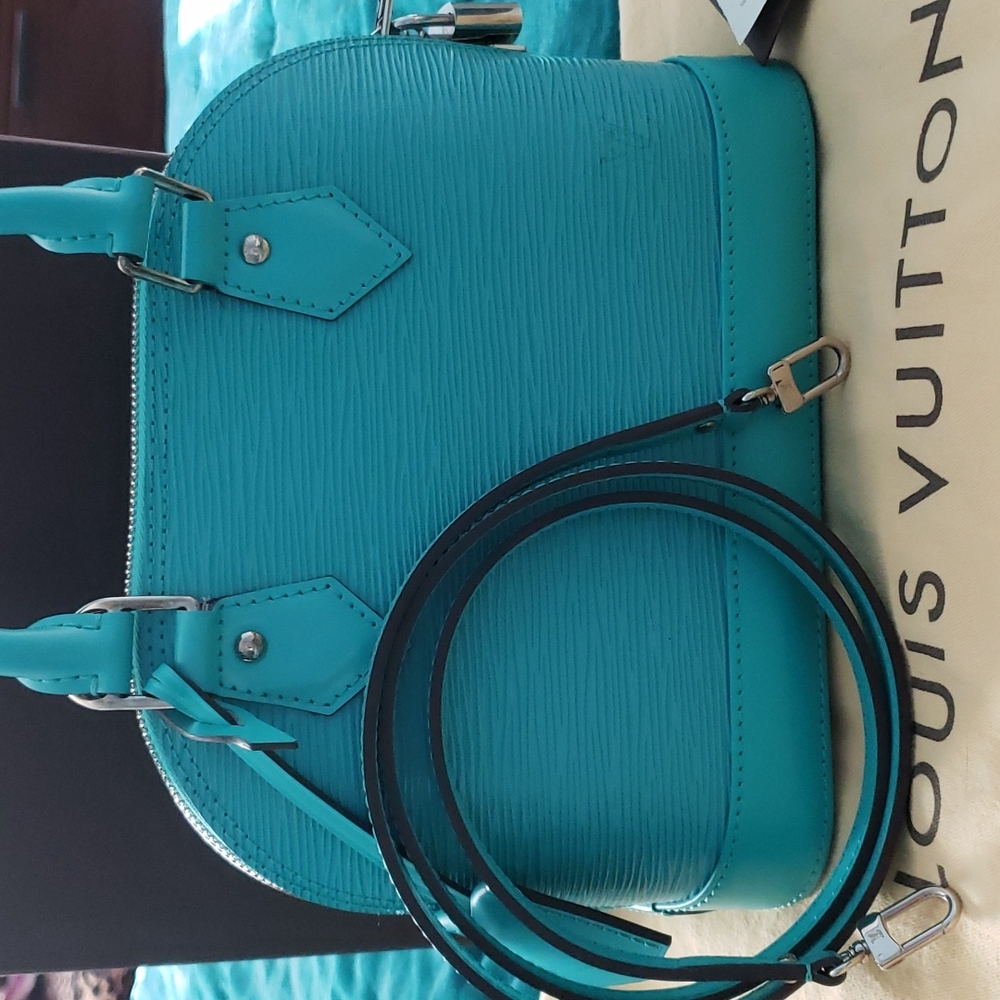 Authentic Louis Vuitton Alma BB epi leather Turquoise